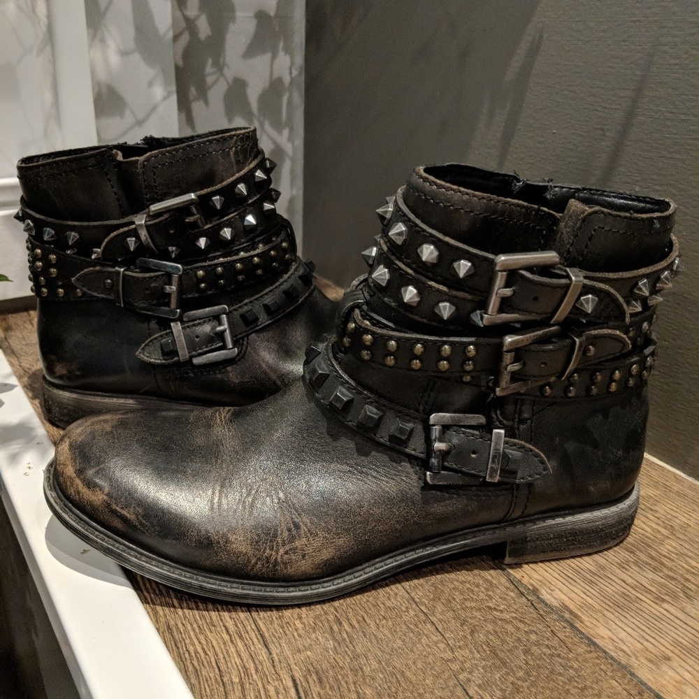 Gianni Bini Buckle Boots